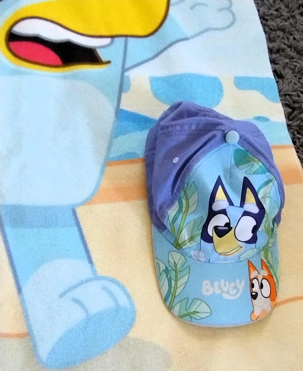 Bluey Toalla Playa + Sombrero Conjunto Bluey – photo 3